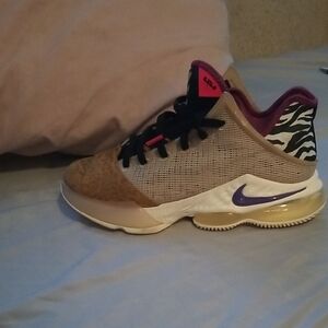 Nike LeBron James 19 " Low Safari" Men's Size 8